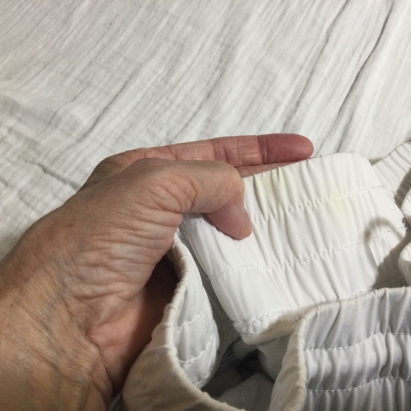 2 for 1 price. Linen Athleta shorts and Gap T-shirt - Picture 4 of 10